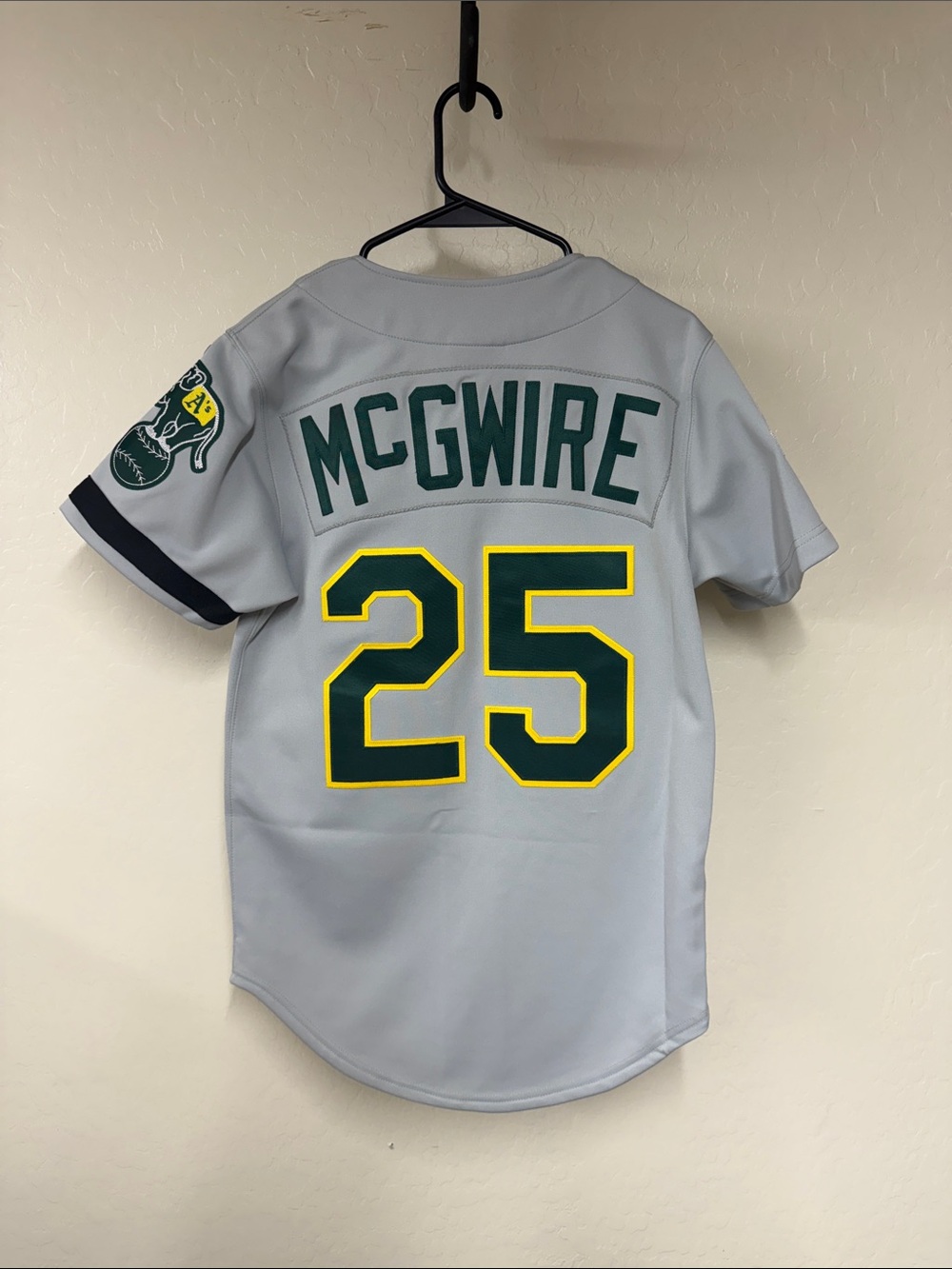 Oakland Athletics Mark McGwire Mitchell and Ness #25 Stitched Brand New!